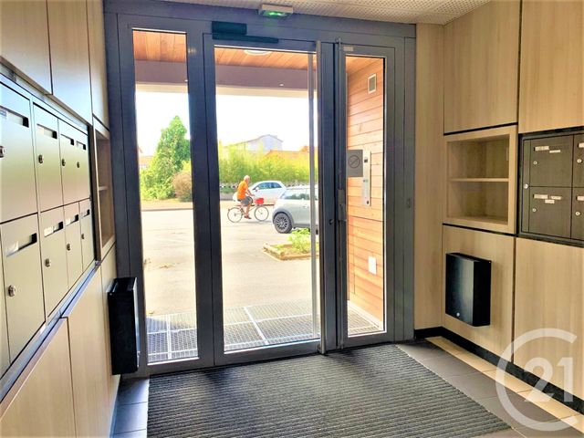 Appartement F3 à vendre - 3 pièces - 76.7 m2 - LE COTEAU - 42 - RHONE-ALPES - Century 21 Cabinet Pillet